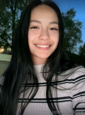 albina_diamond