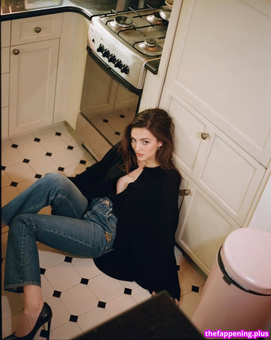 Ella Hunt